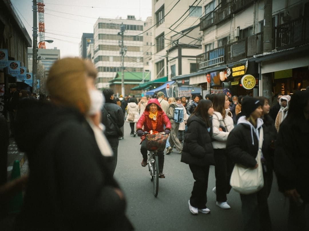 蛐螋虫咬人吗有毒吗